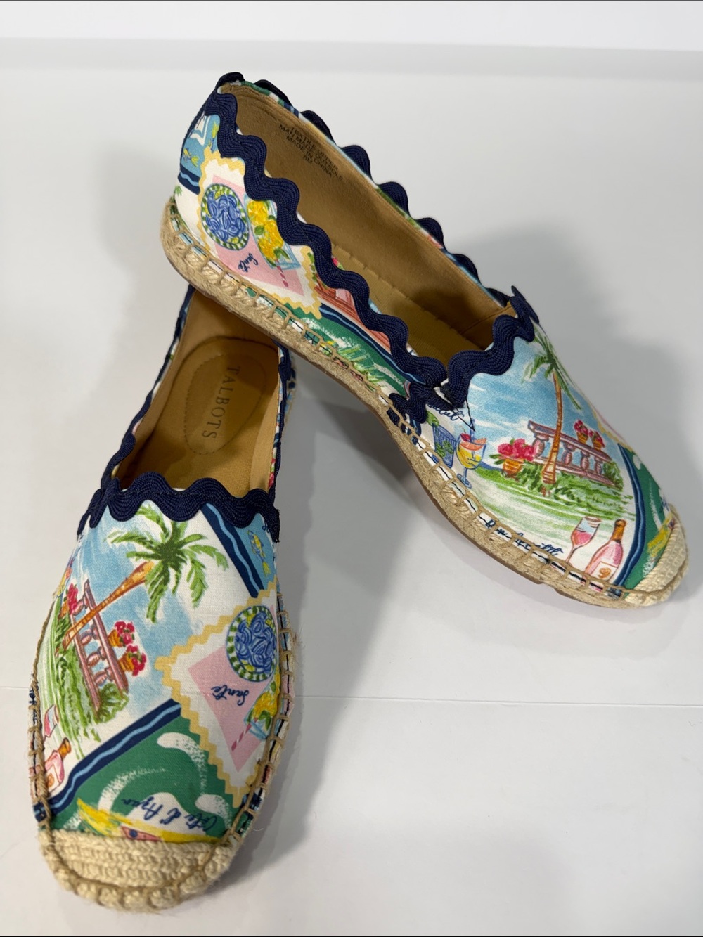 Talbots Izzy Multicolor Tropical Print  summerEspadrilles with Navy Scallop Trim
